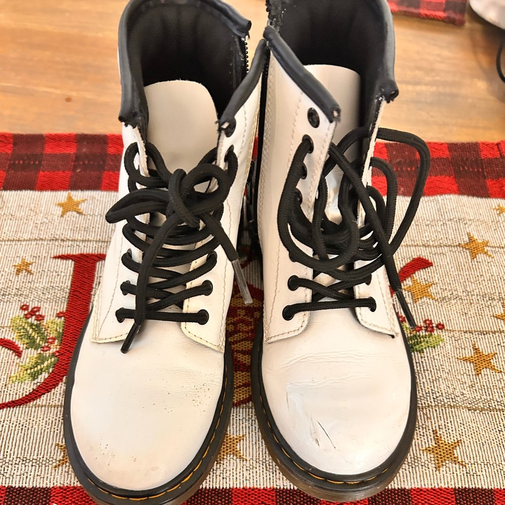 Girls Doc Martens 
Gently Used
Will clean up before shipping